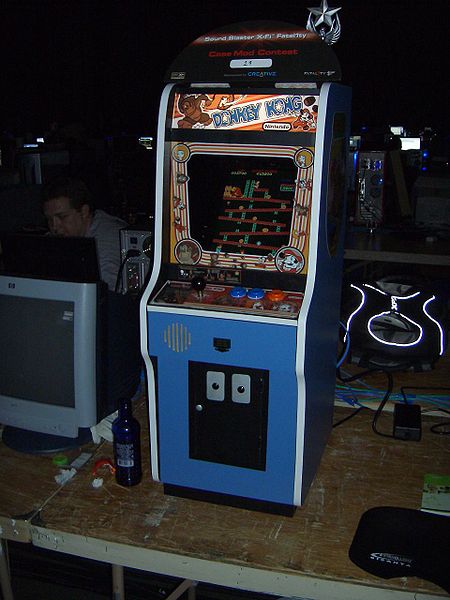 Donkey Kong arcade at the QuakeCon 2005.
